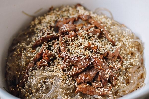 Mixing together japchae, cwww5.fioekdjsdas.cf