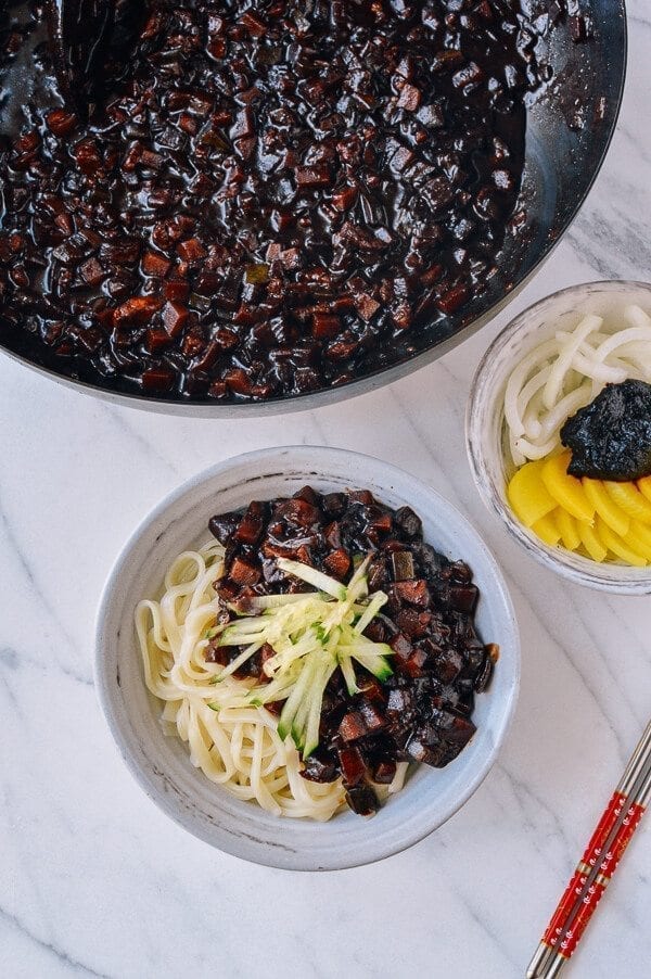 Korean Black Bean Noodles (Jajangmyeon), by cwww5.fioekdjsdas.cf
