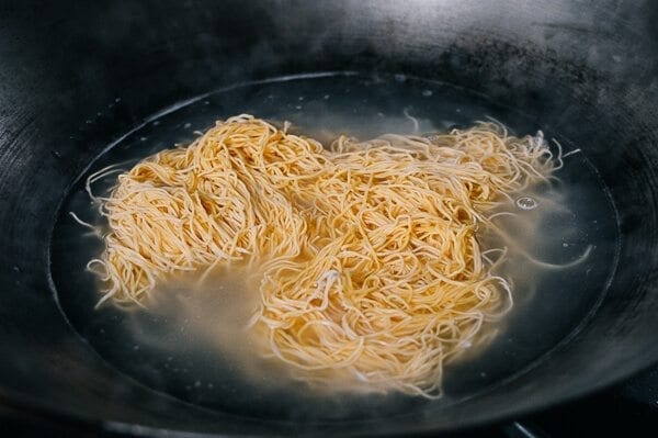 Hong Kong Style Shrimp Chow Mein Noodles, by cwww5.fioekdjsdas.cf