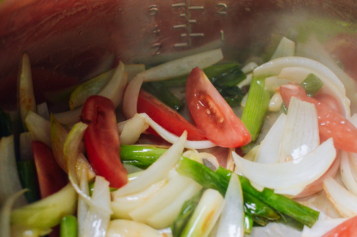 Taiwanese Beef Noodle Soup (Instant Pot), by cwww5.fioekdjsdas.cf