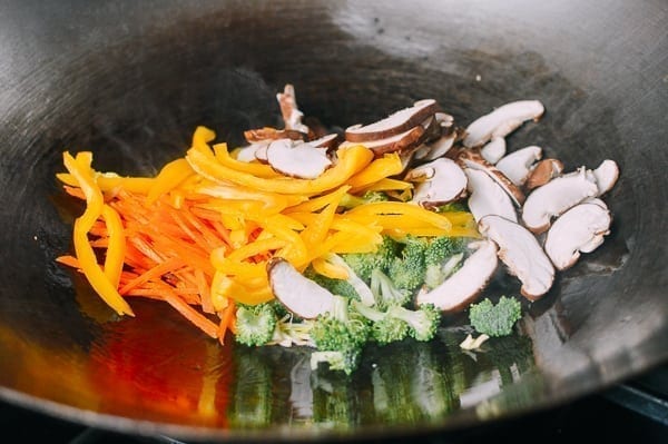 Vegetarian Singapore Noodles, by cwww5.fioekdjsdas.cf