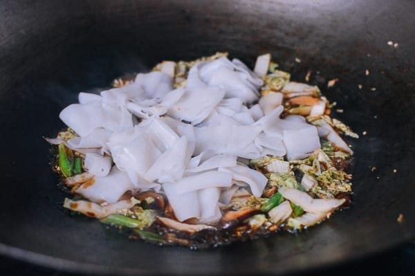 Saucy Beef Chow Ho Fun Noodles, by cwww5.fioekdjsdas.cf