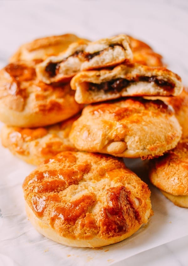 Chinese Pineapple Buns with Roast Pork Filling, by cwww5.fioekdjsdas.cf