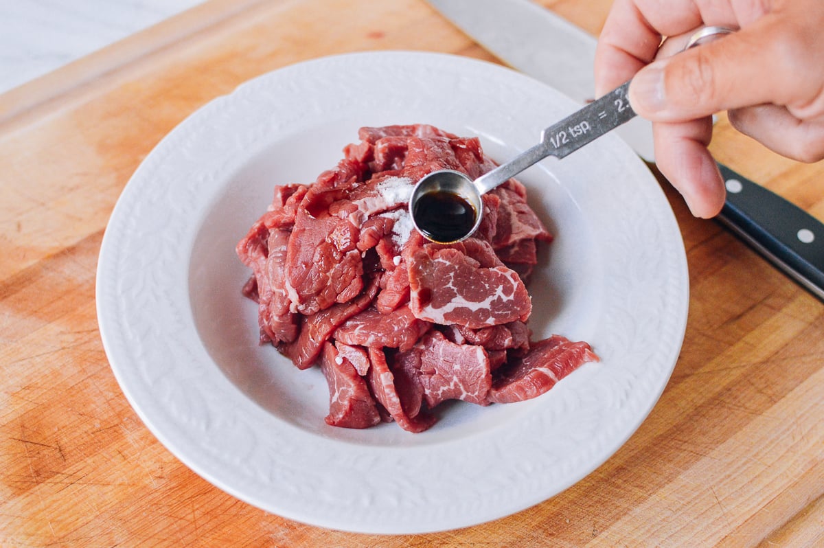 adding oyster sauce marinade to beef by cwww5.fioekdjsdas.cf