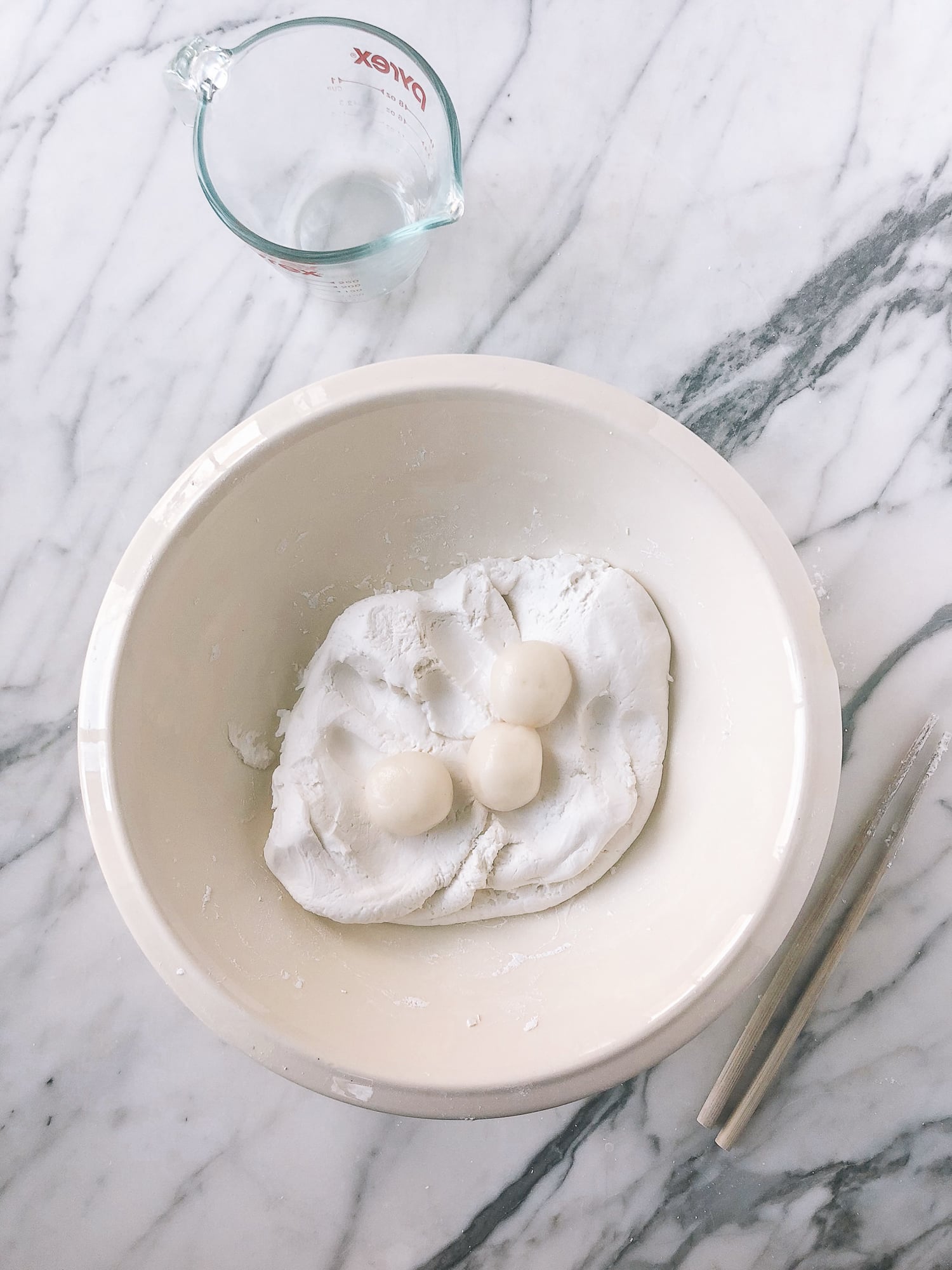 adding cooked rice balls to raw rice flour dough in bowl, by cwww5.fioekdjsdas.cf
