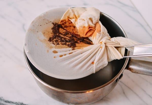 Hong Kong Milk Tea filtering tea through pantyhose, by cwww5.fioekdjsdas.cf