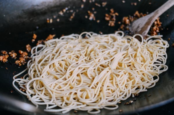 Spicy Crispy Pork Noodles, by cwww5.fioekdjsdas.cf