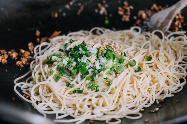 Spicy Crispy Pork Noodles, by cwww5.fioekdjsdas.cf