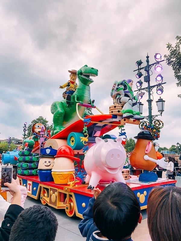 Disney Shanghai Parade by cwww5.fioekdjsdas.cf