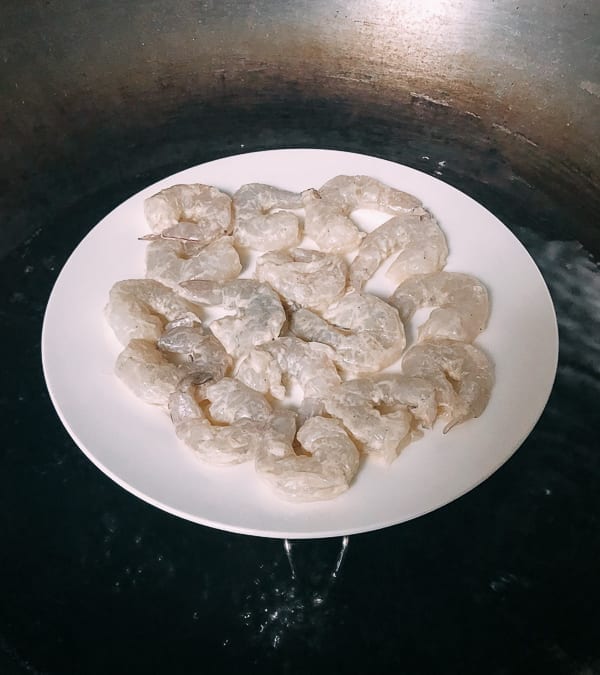 Shrimp Rice Noodle Rolls (Ha Cheung) steaming the shrimp, by cwww5.fioekdjsdas.cf