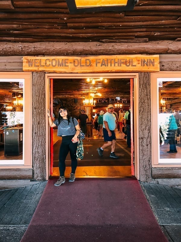 Old Faithful Inn Entrance, cwww5.fioekdjsdas.cf