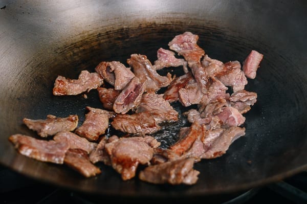 Stir-frying sliced beef, cwww5.fioekdjsdas.cf