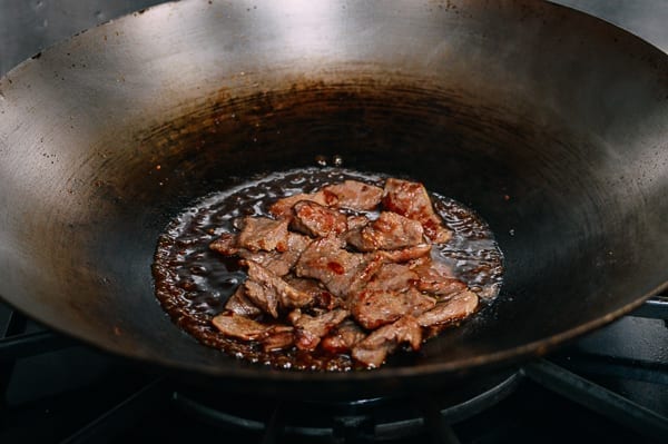 Adding beef to wok, cwww5.fioekdjsdas.cf