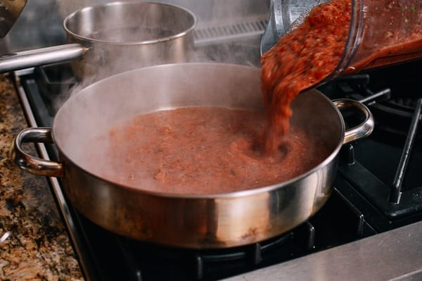 Pouring Salsa into Pan, cwww5.fioekdjsdas.cf