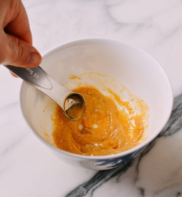 Mixing Chinese Hot Mustard, cwww5.fioekdjsdas.cf