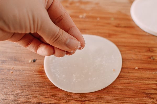 Sprinkling salt on dumpling wrapper, cwww5.fioekdjsdas.cf