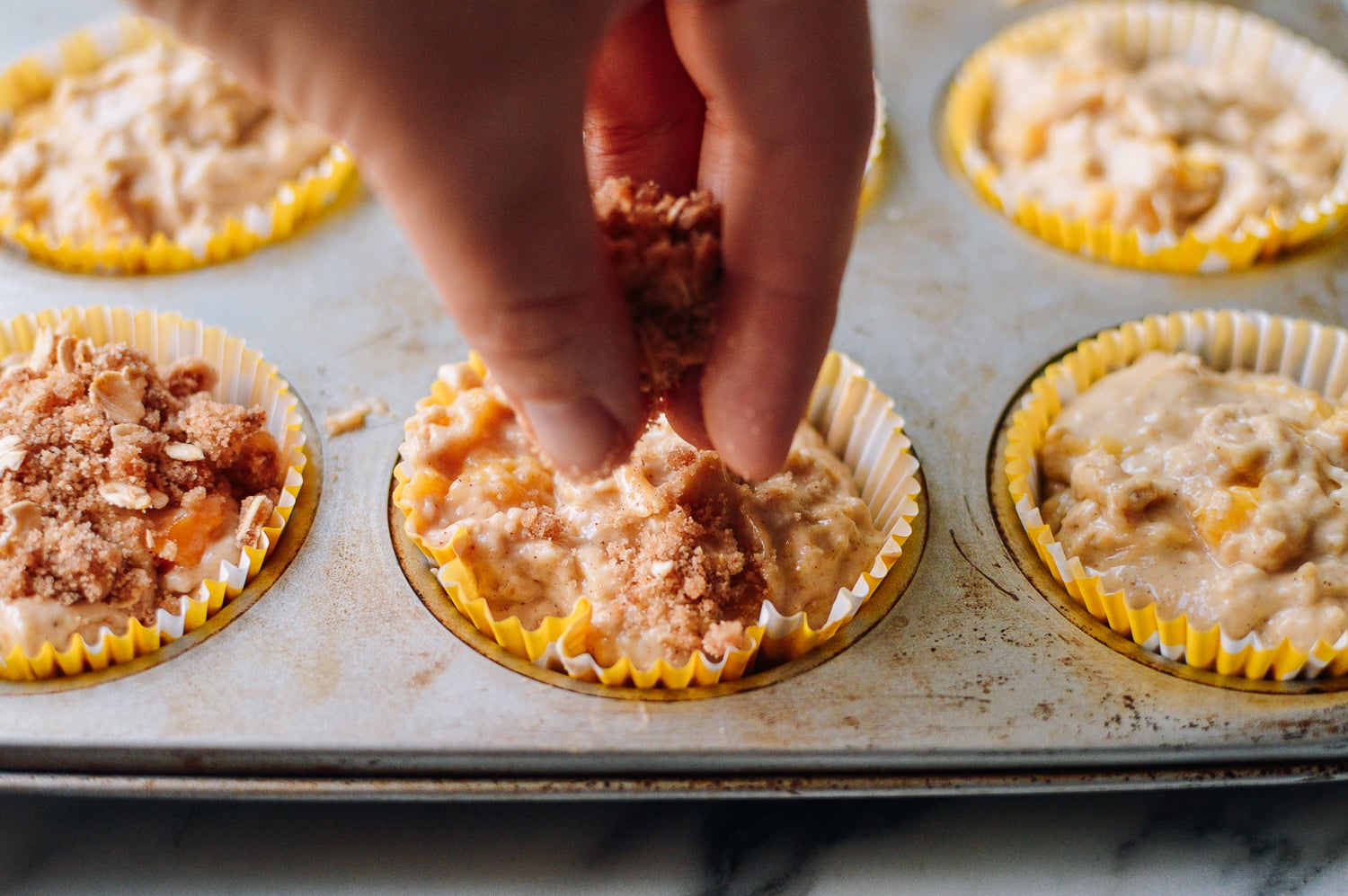 Sprinkling muffins with crumb topping, cwww5.fioekdjsdas.cf
