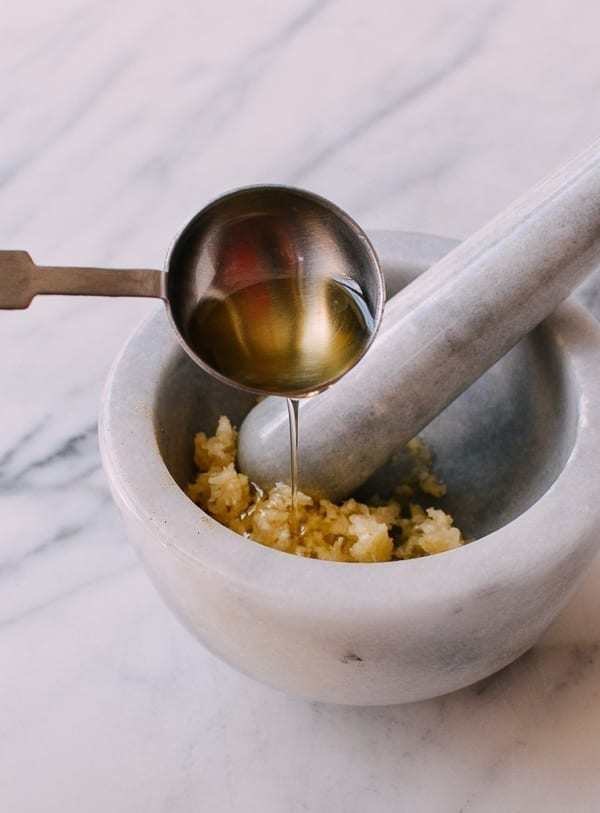 Mixing crushed garlic with olive oil, cwww5.fioekdjsdas.cf