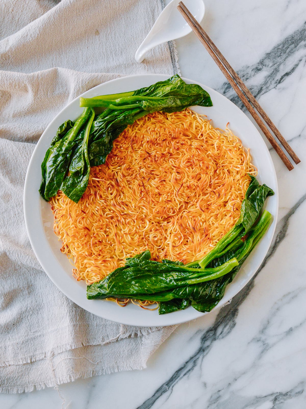 Pan-fried Noodles with Choy Sum on Plate, cwww5.fioekdjsdas.cf