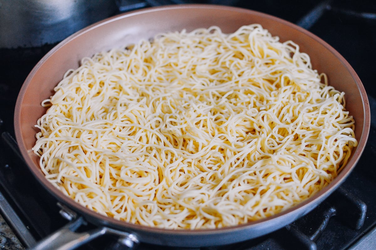 Pan-frying Hong Kong egg noodles, cwww5.fioekdjsdas.cf