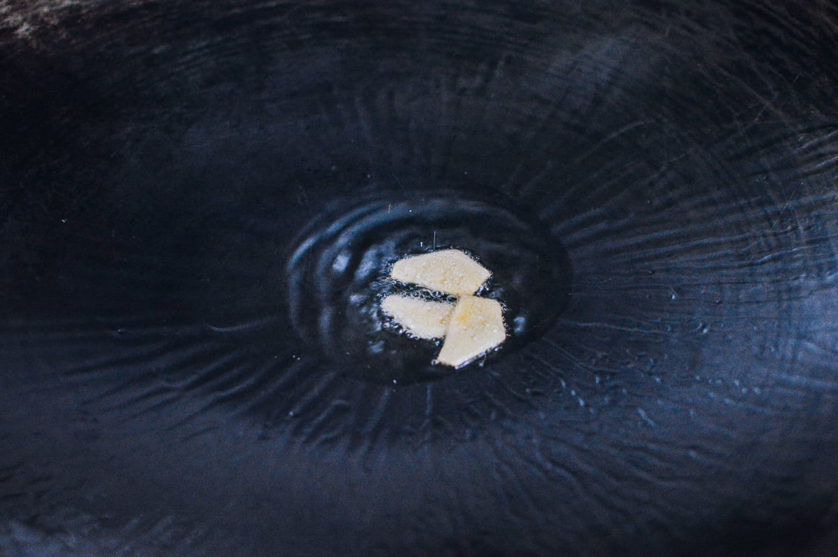 Frying ginger slices in oil, cwww5.fioekdjsdas.cf