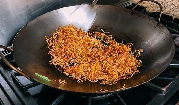 Soy Sauce Pan-fried Noodles in wok, cwww5.fioekdjsdas.cf