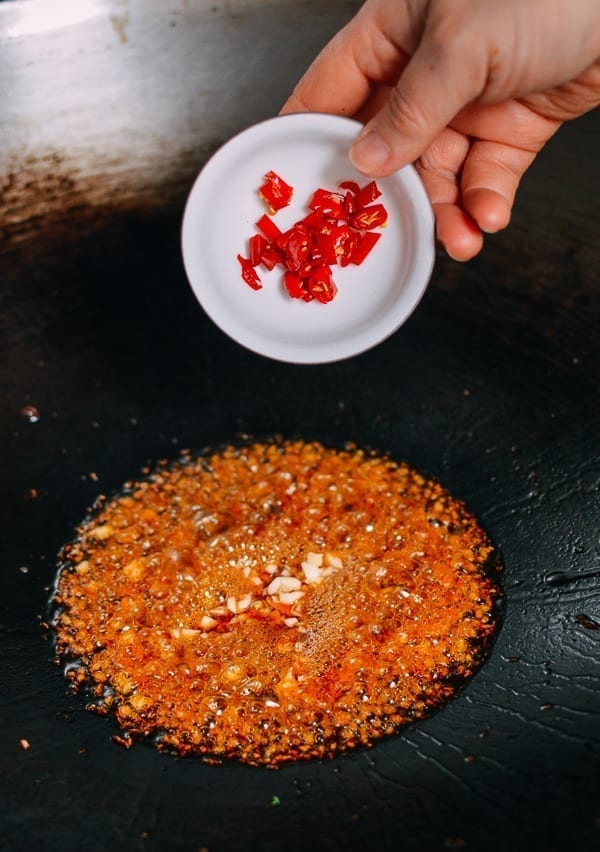 Adding chilies to wok, cwww5.fioekdjsdas.cf