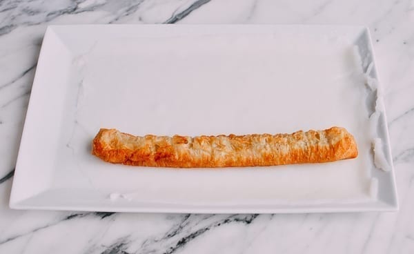 Rolling youtiao inside rice noodle, cwww5.fioekdjsdas.cf