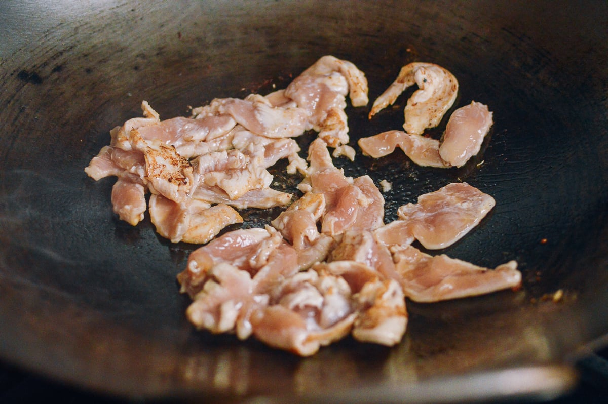 Searing chicken in wok, cwww5.fioekdjsdas.cf