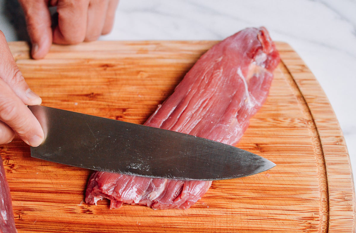 beef flank steak on a cutting board by cwww5.fioekdjsdas.cf
