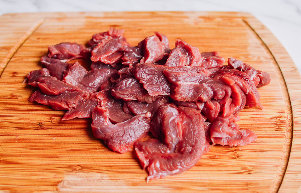 beef flank steak slices on cutting board by cwww5.fioekdjsdas.cf