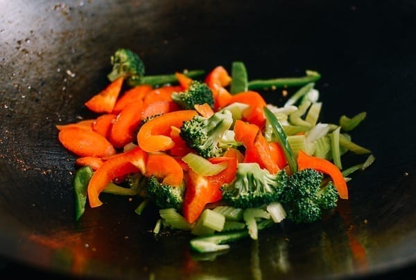 Adding Vegetables to wok, cwww5.fioekdjsdas.cf