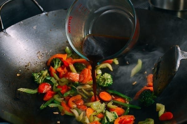 Adding stir-fry sauce to vegetables, cwww5.fioekdjsdas.cf