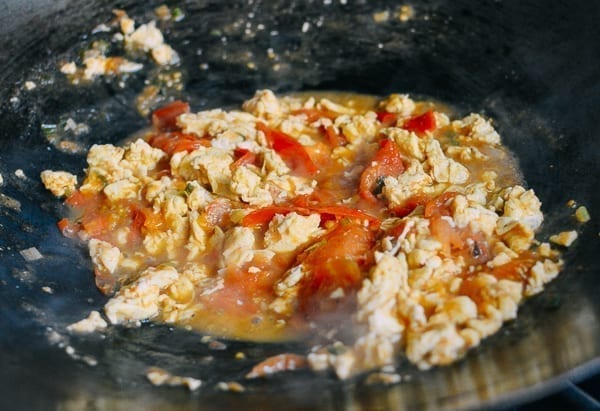 Tomato and egg stir-fry in a wok, cwww5.fioekdjsdas.cf