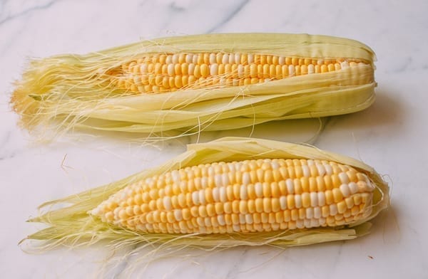 Two ears of bi-color sweet corn, cwww5.fioekdjsdas.cf
