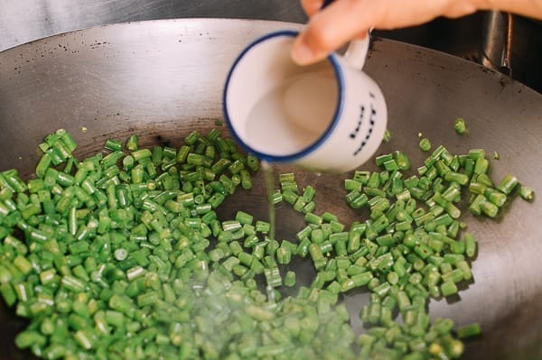 Adding water to wok seared green beans, cwww5.fioekdjsdas.cf