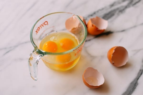 3 eggs cracked into liquid measuring cup, cwww5.fioekdjsdas.cf
