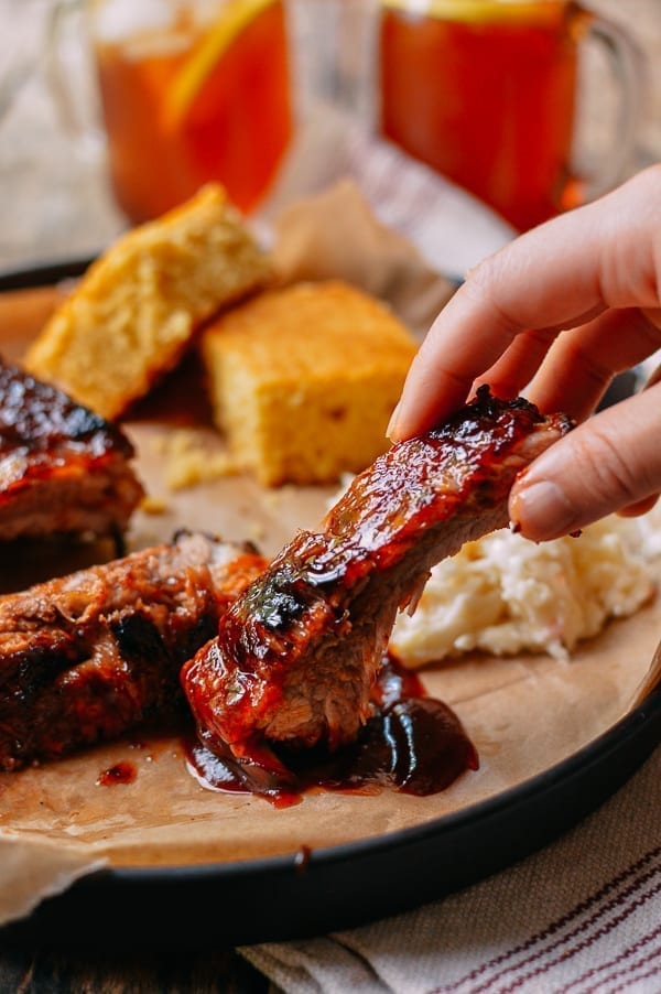 Dipping rib in bbq sauce, cwww5.fioekdjsdas.cf