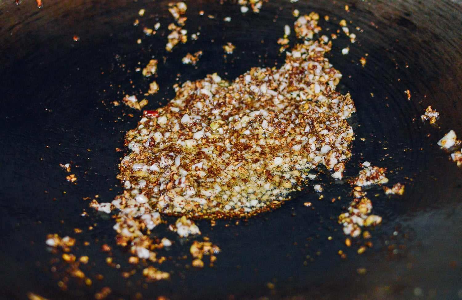 Frying sichuan peppercorns, ginger, and garlic, cwww5.fioekdjsdas.cf