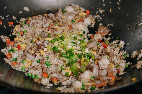 Adding scallions to fried rice, cwww5.fioekdjsdas.cf