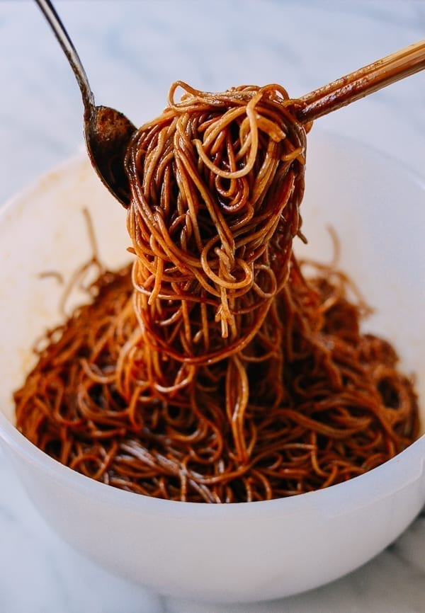 Tossing noodles with sauce, cwww5.fioekdjsdas.cf