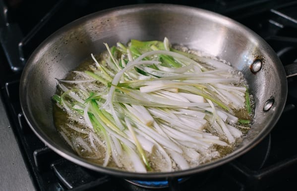 Frying scallions in oil, cwww5.fioekdjsdas.cf