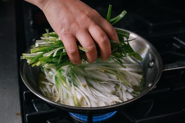 Frying scallions, cwww5.fioekdjsdas.cf