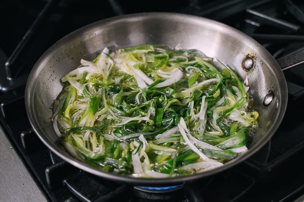 Frying scallions, cwww5.fioekdjsdas.cf