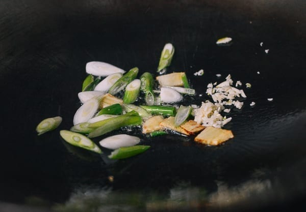 Ginger, garlic and scallions in wok, cwww5.fioekdjsdas.cf