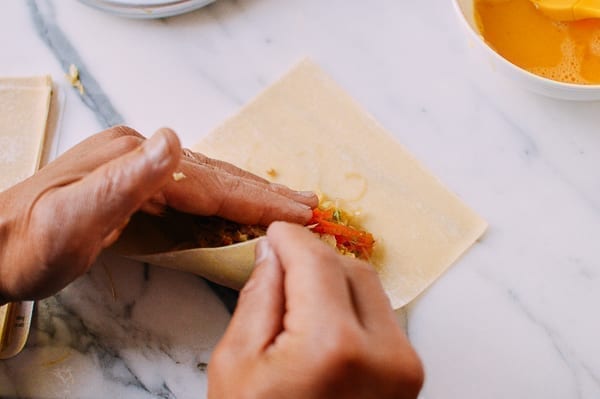Wrapping egg roll, cwww5.fioekdjsdas.cf