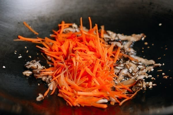 Adding carrots to wok, cwww5.fioekdjsdas.cf