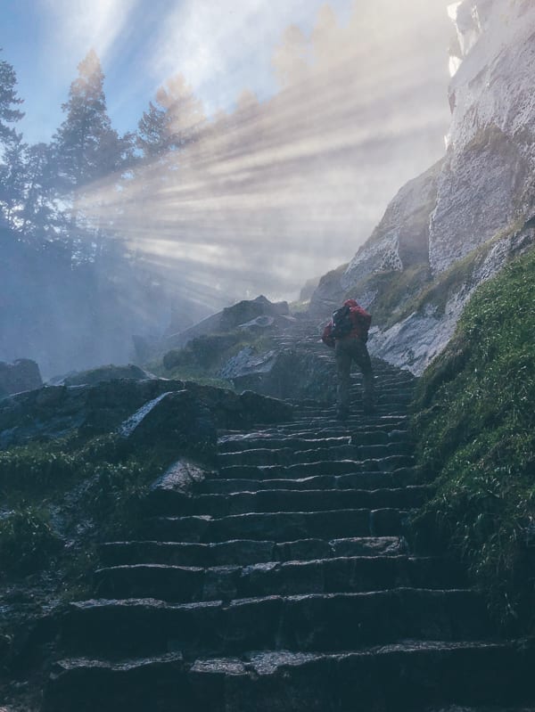 Hiking past vernal falls, cwww5.fioekdjsdas.cf