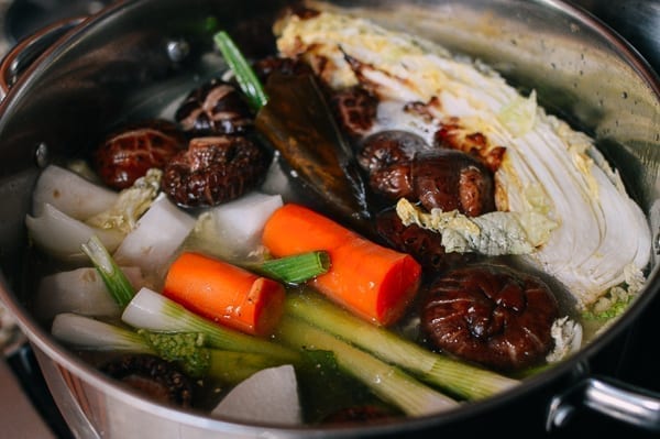 Vegetables in stock pot with water, cwww5.fioekdjsdas.cf