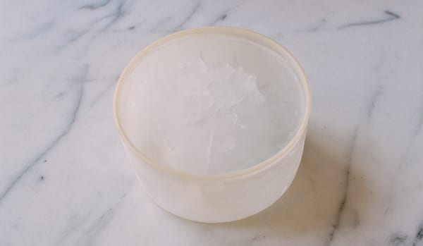 Frozen ice in container, cwww5.fioekdjsdas.cf